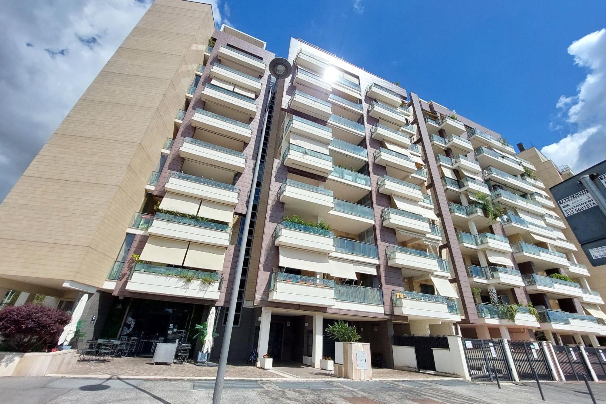 Ych-modern Flat With Terrace Near Eataly Apartment Rom