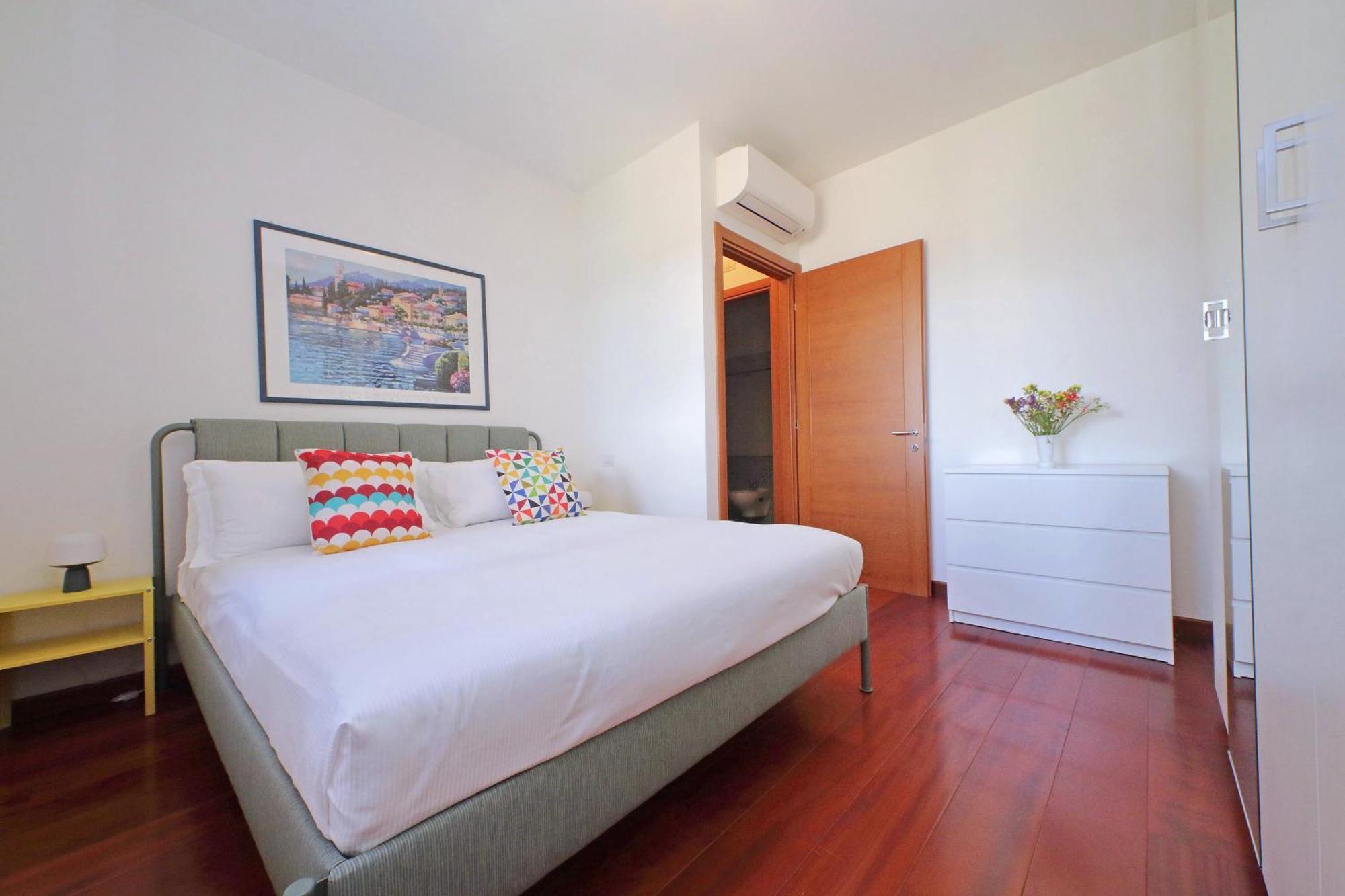 Apartment Ych-modern Flat With Terrace Near Eataly Rom